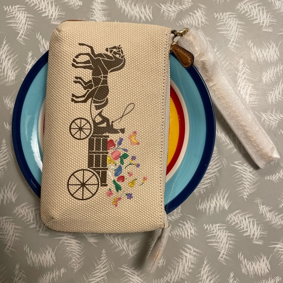 Coach Handbags - Coach Wristlet
